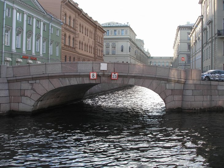 Вдоль набережной Мойки