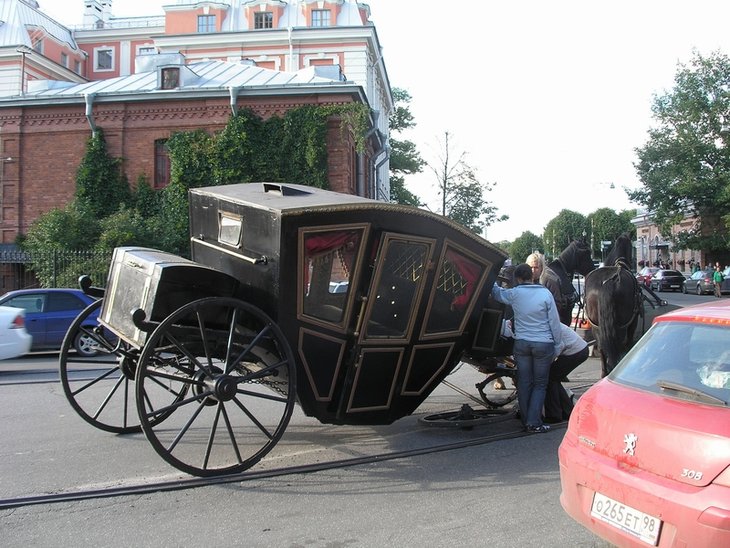 Да вижу, барин, карета сломалась, ось полетела....   (к/ф &quot;Формула любви&quot;)
