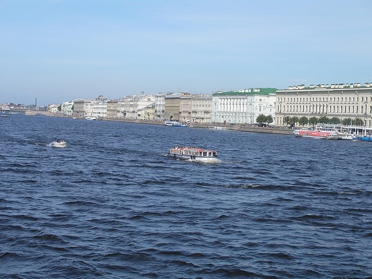 Вечерняя Нева. Так выглядит вечер во время белых ночей