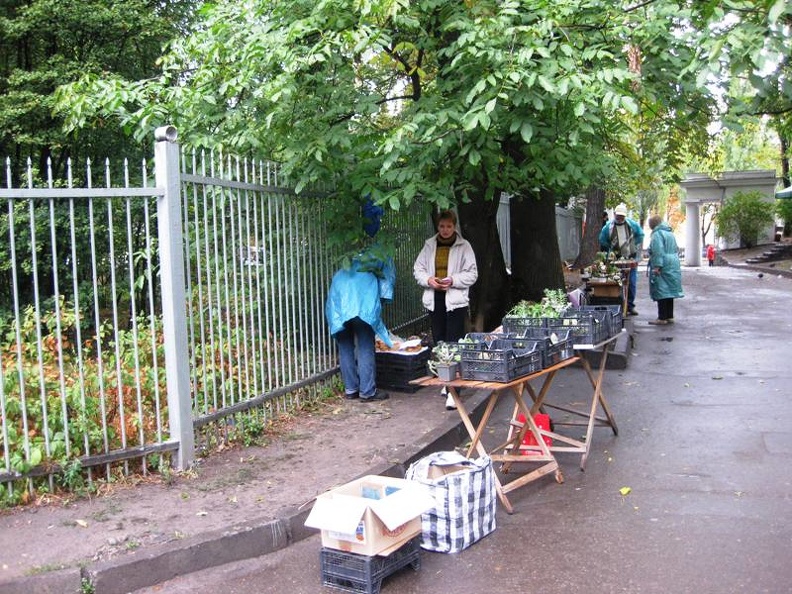 Выставка сентябрь 2008 (2577 відвідувань) Потом организовали походный стол с целью отметить еще... Выставка сентябрь 2008