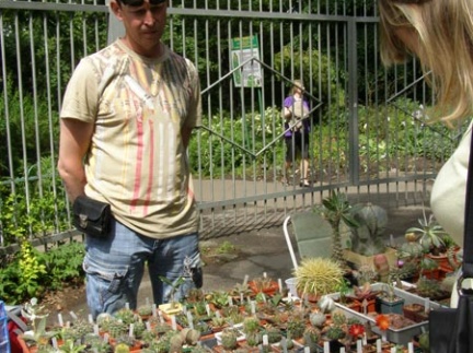 Выставка май 2008 (2265 відвідувань) Сергей Чеховский. Третий день выставки.
Фото Лианы Бо�... Выставка май 2008