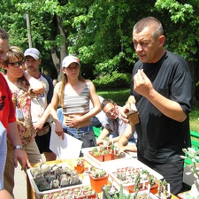 Выставка май 2005 (Киев) (2594 відвідувань) Юрий Сушак (Донецк). Фото Виктора Зиньковича (Киев) Выставка май 2005 (Киев)