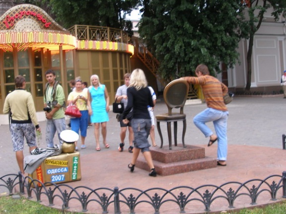 Выставка на День города (02.09.2007) (2750 відвідувань) Почти государство в государстве: Горсад, пятачок вокр�... Выставка на День города (02.09.2007)