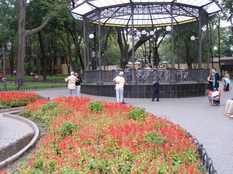 Выставка на День города (02.09.2007) (2810 відвідувань) "В городском саду играет духовой оркестр..."
Фото ... Выставка на День города (02.09.2007)