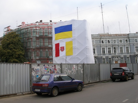 Выставка на День города (02.09.2007) (2924 відвідувань) Так и не открытый ко Дню города памятник Екатерине.
Фо... Выставка на День города (02.09.2007)