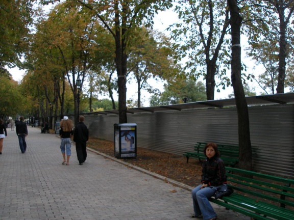 Выставка на День города (02.09.2007) (2895 відвідувань) Приморский не во всей красе - укрепляют склоны.
Фото И�... Выставка на День города (02.09.2007)