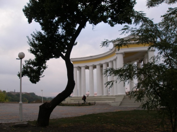 Выставка на День города (02.09.2007) (2894 відвідувань) Колоннада.
Фото Ивановой Елены (Киев) Выставка на День города (02.09.2007)