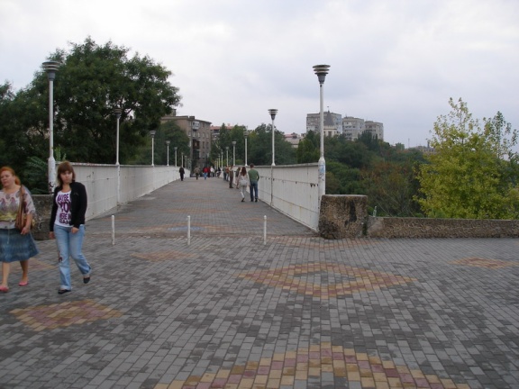 Выставка на День города (02.09.2007) (2850 відвідувань) Тещин мост.
Фото Ивановой Елены (Киев)
Выставка на День города (02.09.2007)