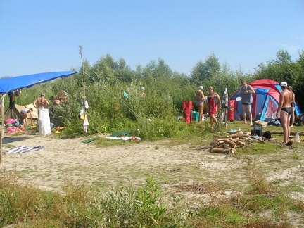Поход на байдарках по р.Сейм, июль 2009 (4036 відвідувань) Проснулись и люди
Фото Е. Ивановой (Киев)
Поход на байдарках по р.Сейм, июль 2009